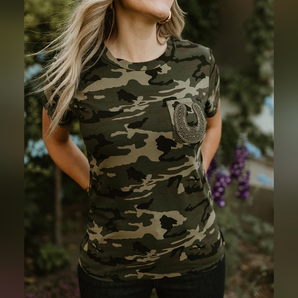 Rodeo Quincy Tops - NEW RODEO QUINCY Green Lucky Lizzy Camo Tee